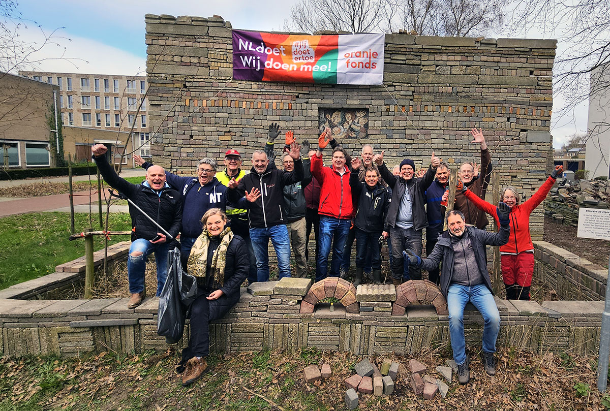 De deelnemers aan NL-Doet in 2024 in de Le Roy-tuin